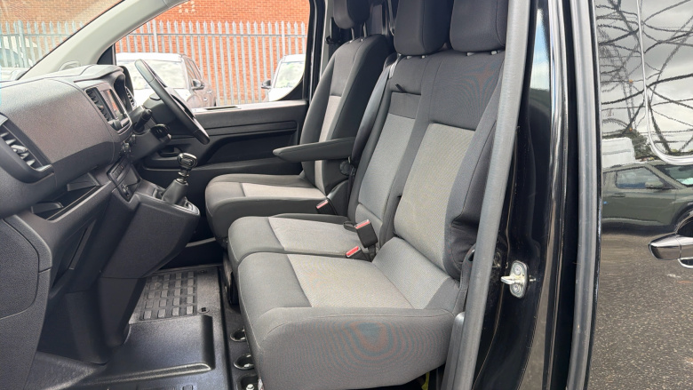 Vauxhall Vivaro L2 Diesel 3100 2.0d 145PS Pro H1 Van